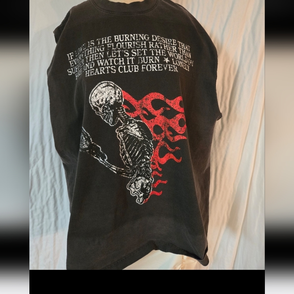 Edgy Graphic Men's Tee in Black and Red - Picture 7 of 7